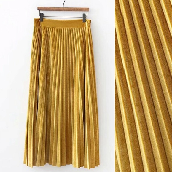 Pleated velvet midi skirt yellow 645025 - Picture 2 of 3